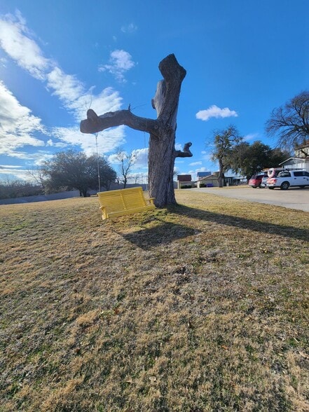 More Photos Of 1105 Palo Pinto St, Weatherford Hospitality For Sale