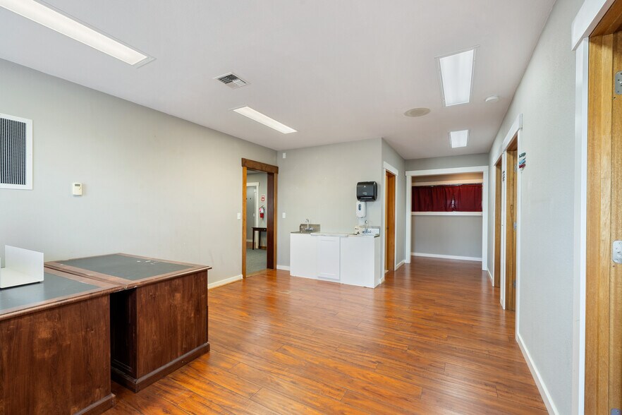 More Photos Of 441-433 30th St, Astoria Healthcare For Lease