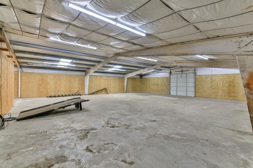 More Photos Of 423 S 8th St, La Porte Distribution For Lease