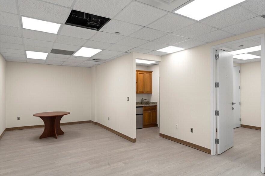 More Photos Of 14325 Willard Rd, Chantilly Office For Lease