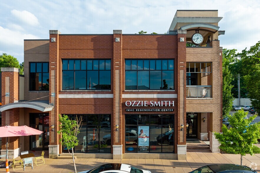 More Photos Of 220 W Lockwood Ave, Webster Groves Storefront Retail Office For Lease
