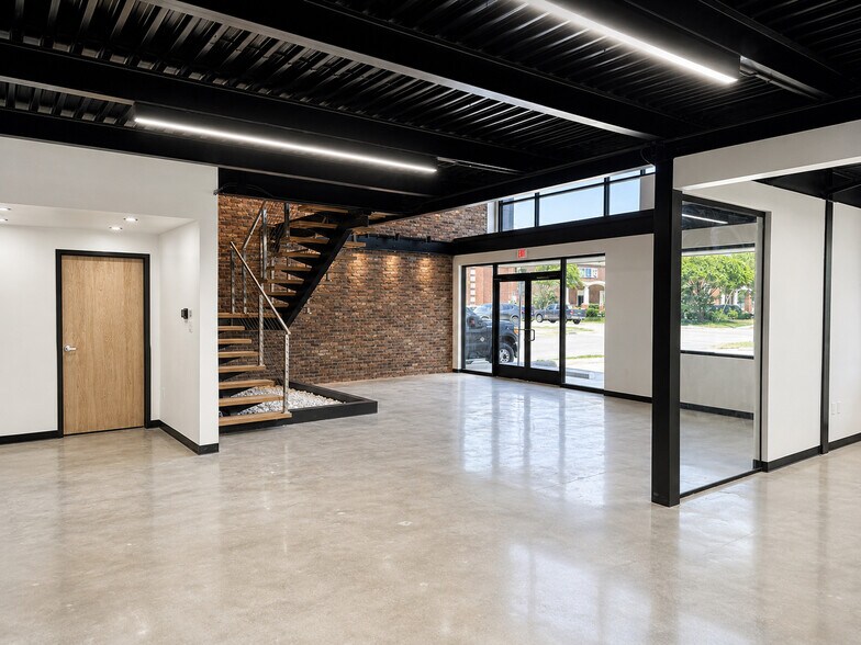 More Photos Of 410 E Church St, Lewisville Showroom For Sale