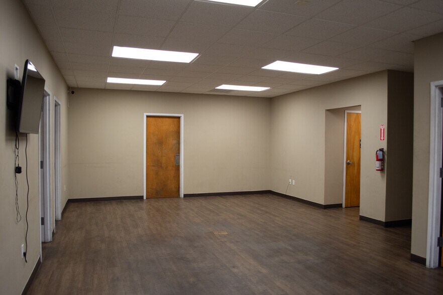 More Photos Of 192 Talbert Pointe Dr, Mooresville Warehouse For Sale