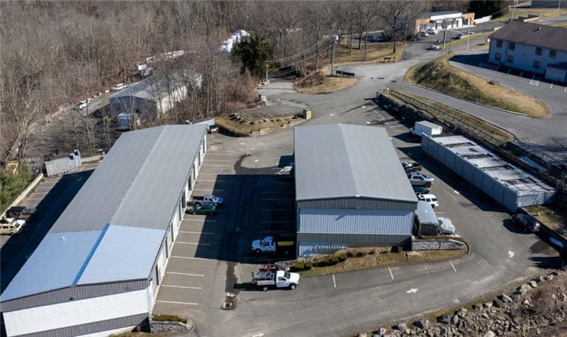 More Photos Of 6-9 Dunham Dr, New Fairfield Warehouse For Lease