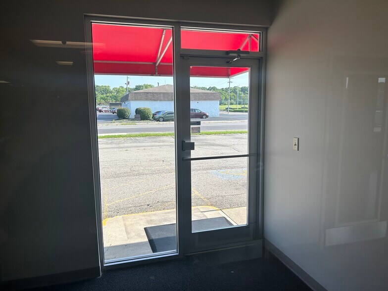 More Photos Of 435 E Columbia St, Springfield Medical For Lease