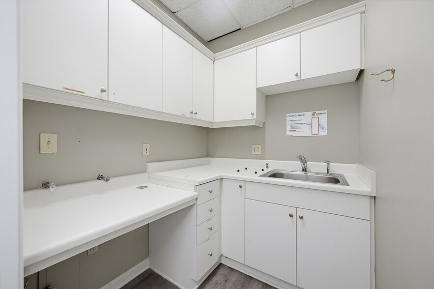 More Photos Of 129 Marble Mill Rd, Marietta Medical For Sale