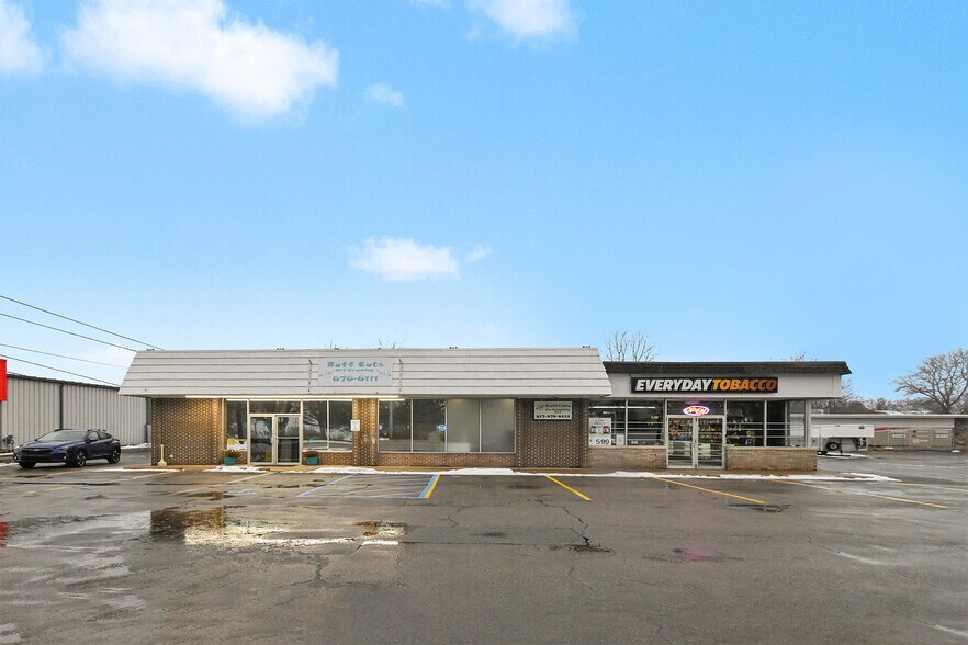 More Photos Of 302-306 S Cedar St, Mason Freestanding For Sale