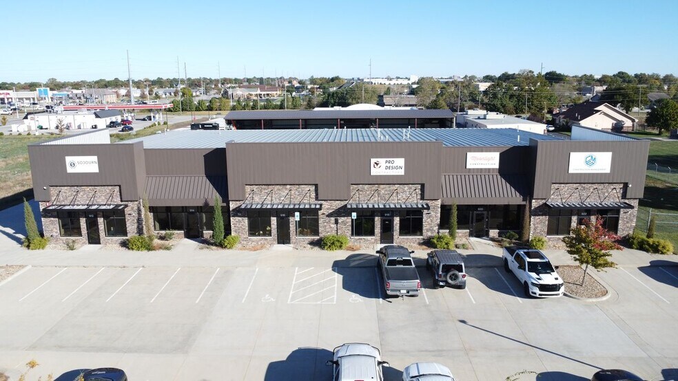 More Photos Of 920-920 E Warren St, Gardner Light Distribution For Lease