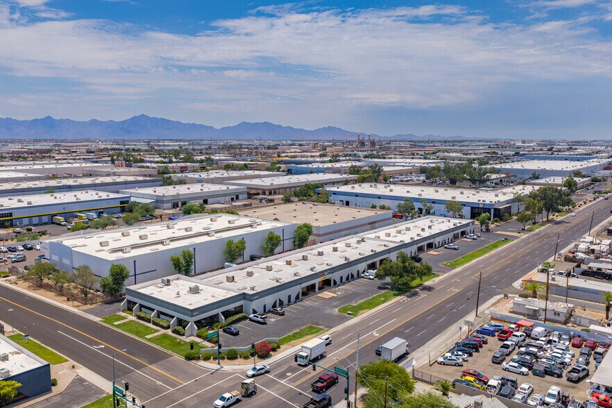 More Photos Of 3901-3911 W Van Buren St, Phoenix Warehouse For Lease