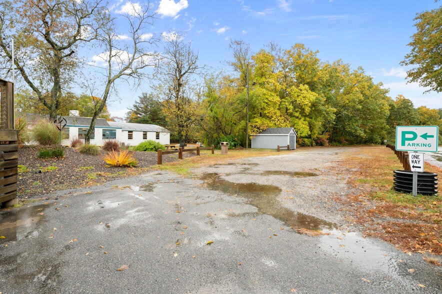 More Photos Of 17 S Main St, Brooklyn Freestanding For Sale