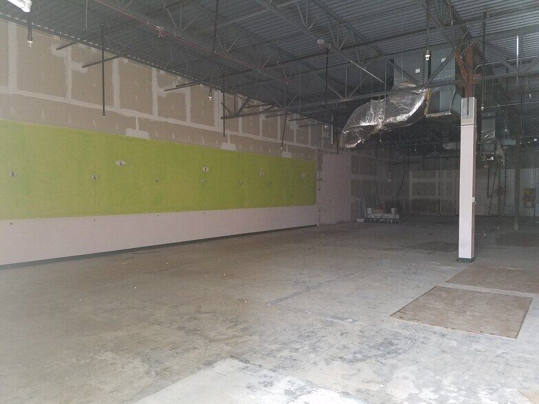 More Photos Of 551-651 Romence Rd, Portage Unknown For Lease