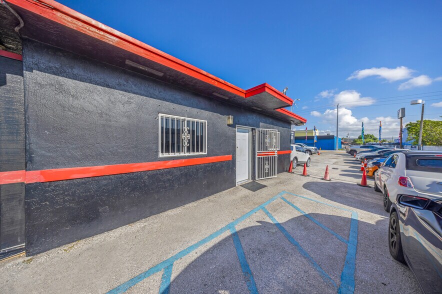 More Photos Of 2548 NW 36th St, Miami Auto Dealership For Lease