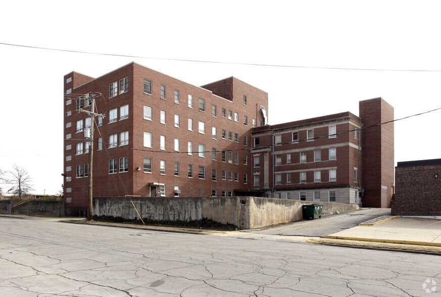 More Photos Of 412 SE Frank Phillips Blvd, Bartlesville Hospital For Sale