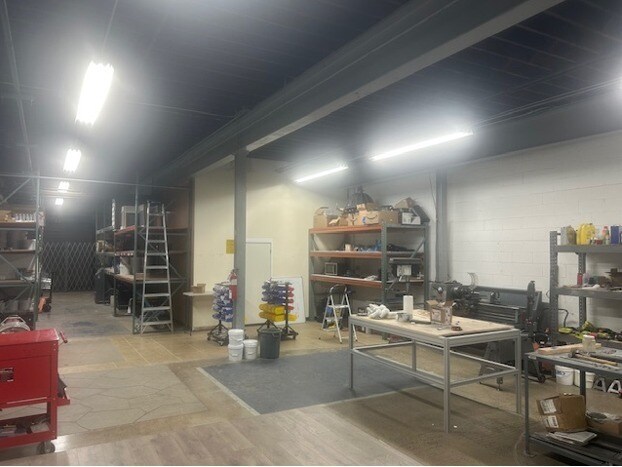 More Photos Of 495 Mola Blvd, Elmwood Park Warehouse For Lease