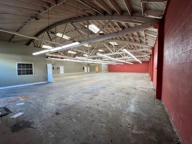 More Photos Of 146 W 21st St, Los Angeles Manufacturing For Sale