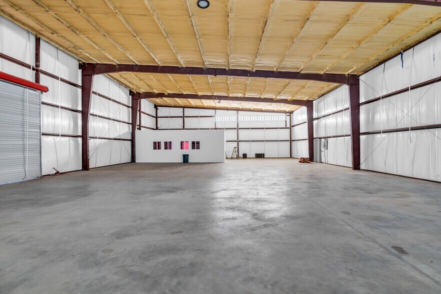More Photos Of 16277 North Fwy, Houston Manufacturing For Sale