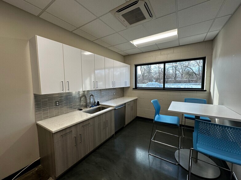 More Photos Of 3155 Bermuda St, Ferndale Manufacturing For Lease