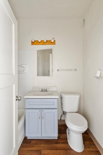 More Photos Of 2100 51st Ave, Oakland Apartments For Sale