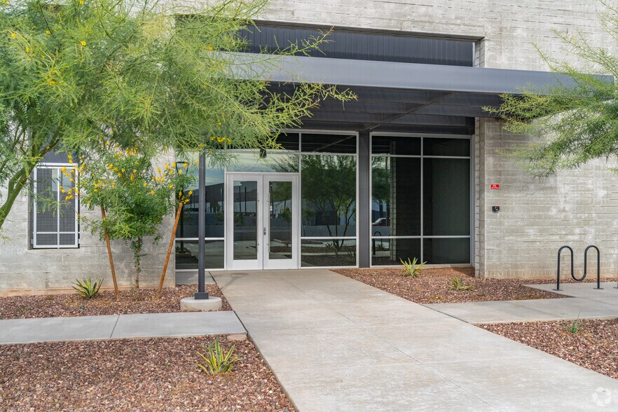 More Photos Of 415 W Indian School Rd, Goodyear Distribution For Lease