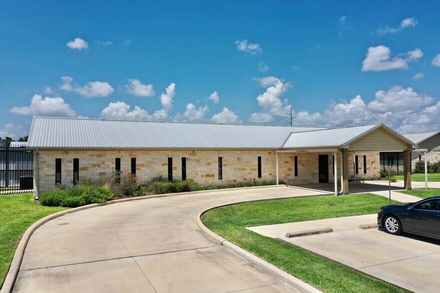 More Photos Of 4150 Highway 36 S, Brenham Shelter For Sale