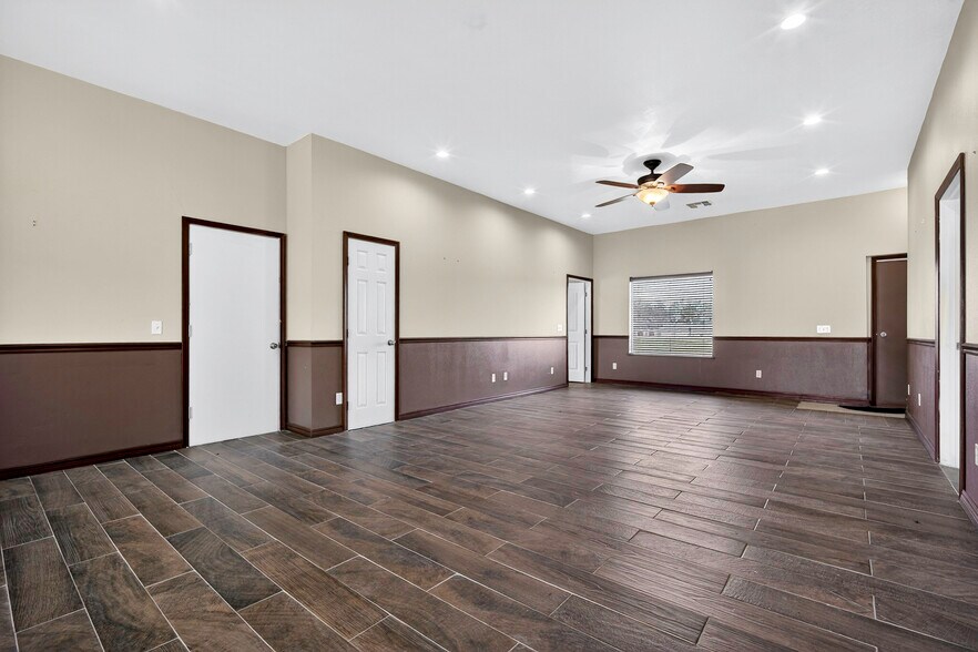 More Photos Of 6121 Highway 177, Shawnee Warehouse For Lease
