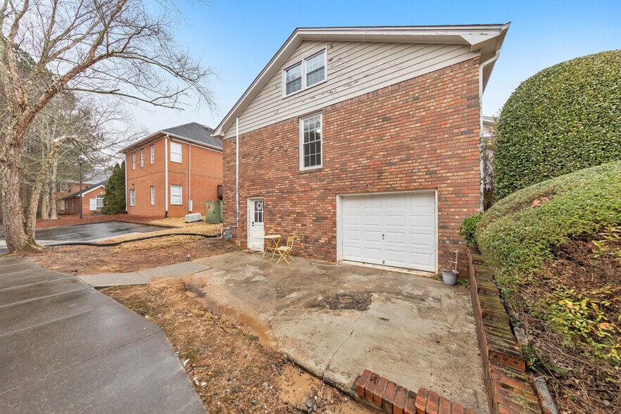 More Photos Of 2440 Sandy Plains Rd, Marietta Office For Sale