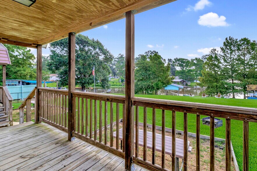 More Photos Of 13050 U.S. 190 hwy, Onalaska Freestanding For Sale