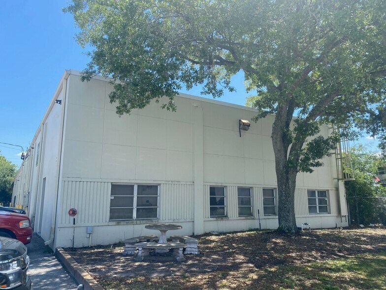 Primary Photo Of 2481 Dinneen Ave, Orlando Warehouse For Lease