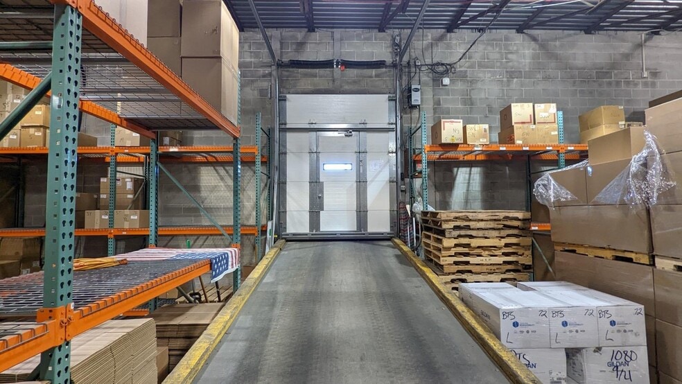 More Photos Of 426 Madison Ave, Woodbine Warehouse For Sale