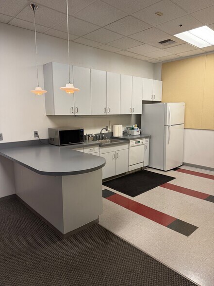 More Photos Of 943 Reserve Dr, Roseville Office For Sale