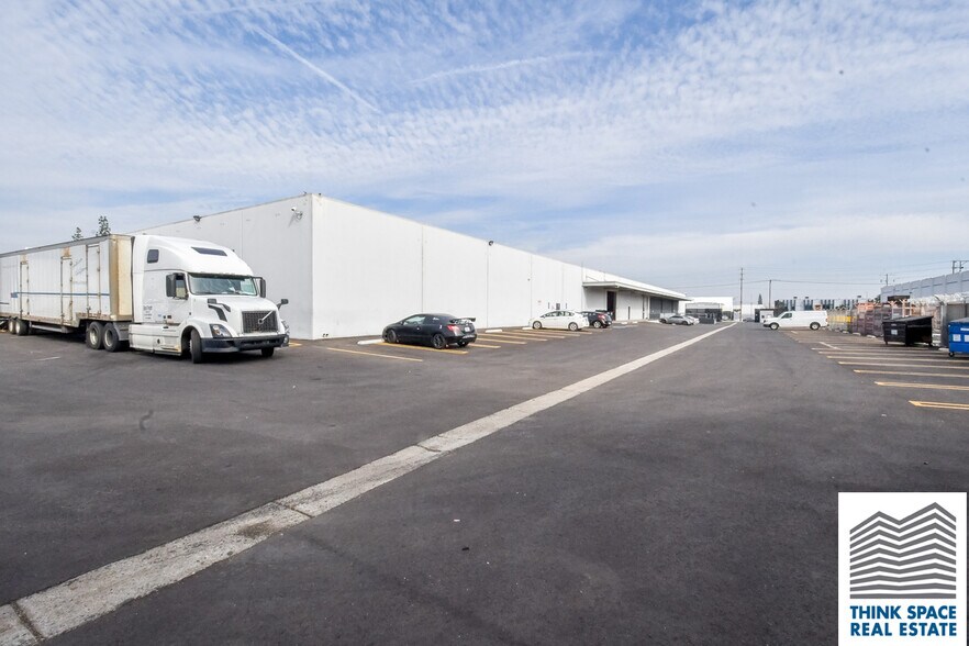 More Photos Of 9419 Mason Ave, Chatsworth Manufacturing For Lease