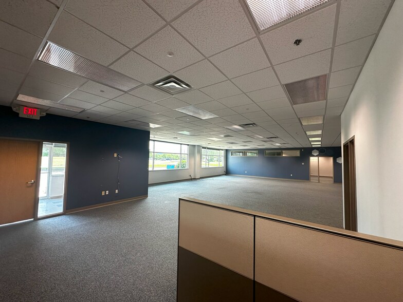 More Photos Of 6037 Schumacher Park Dr, West Chester Light Distribution For Lease