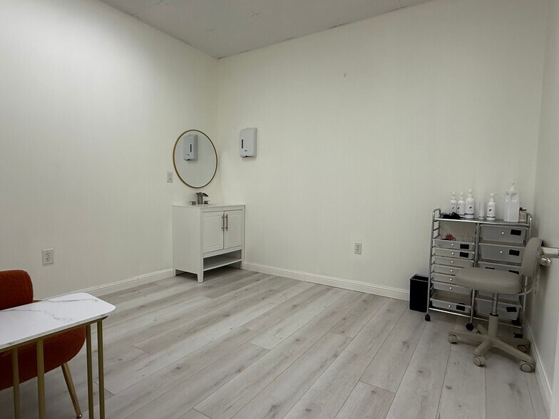 More Photos Of 9889 Bellaire Blvd, Houston General Retail For Sale