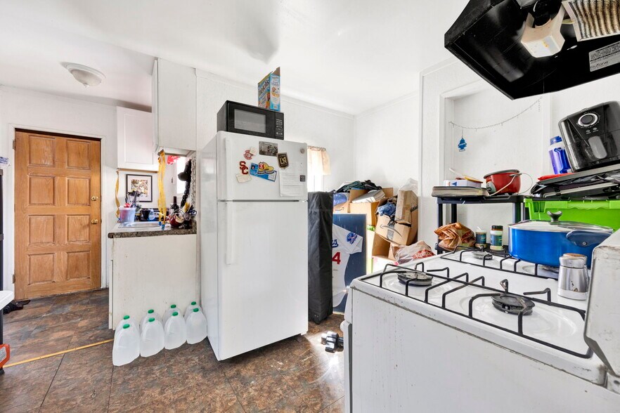 More Photos Of 1166 W 39th Pl, Los Angeles Apartments For Sale