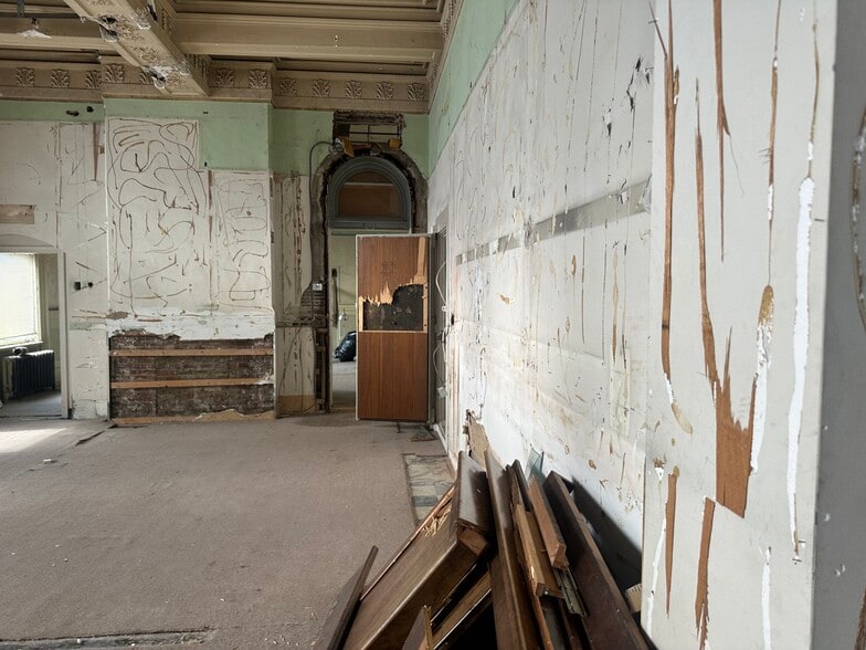 More Photos Of 49 E Main St, Amsterdam Office For Sale