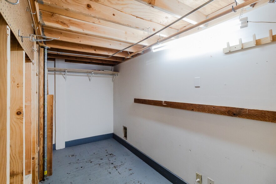 More Photos Of 701-707 NE Broadway St, Portland General Retail For Sale
