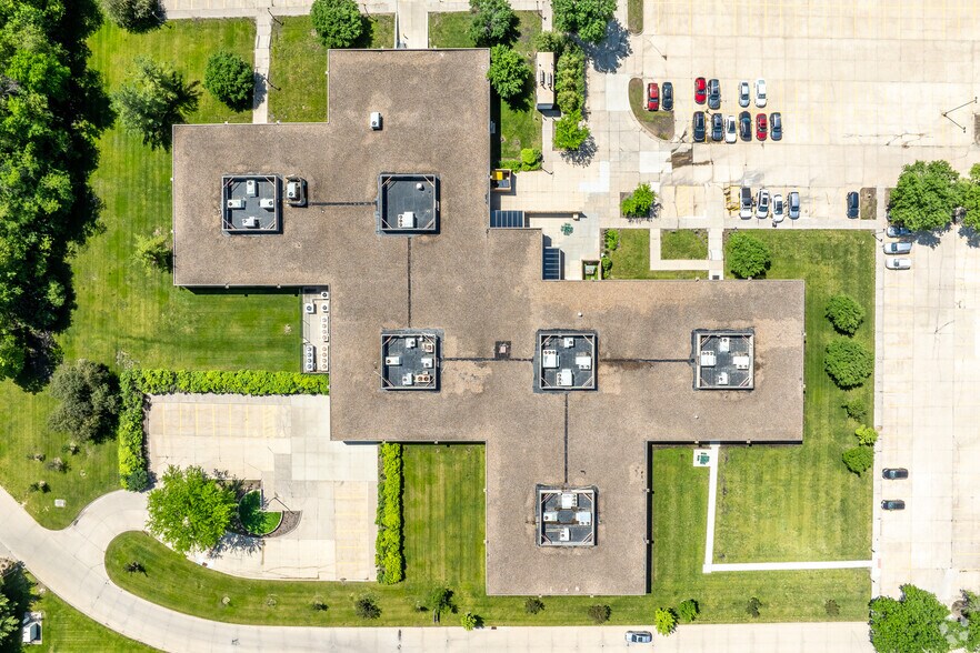 More Photos Of 13300 Hickman Rd, Clive Office For Sale