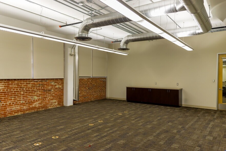 More Photos Of 500 W Overland Ave, El Paso Office For Lease