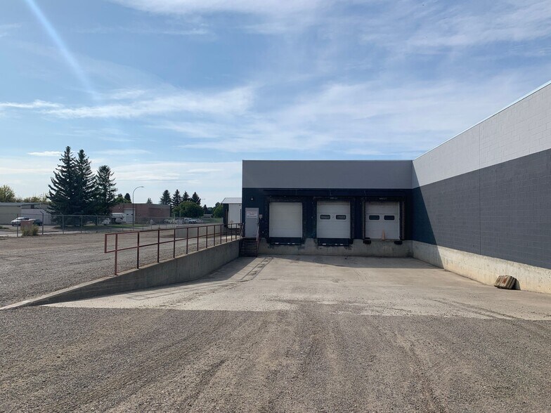More Photos Of 2930 9th Ave N, Lethbridge Manufacturing For Sale