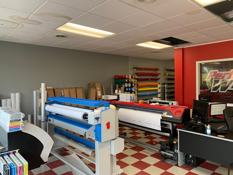 More Photos Of 3030 Kettering Blvd, Moraine General Retail For Sale