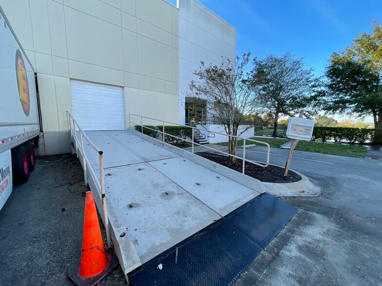 More Photos Of 1700 35th St, Orlando Warehouse For Lease