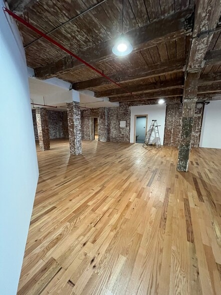 More Photos Of 36 Waverly Ave, Brooklyn Showroom For Lease