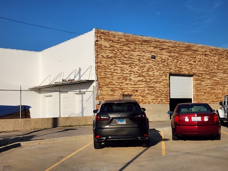 More Photos Of 227-241 S River St, Aurora Warehouse For Lease