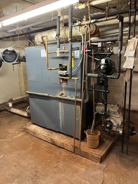 More Photos Of 894-896 Manhattan Ave, Brooklyn Loft Creative Space For Sale