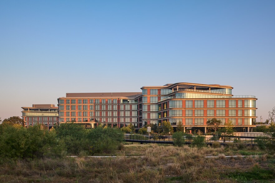 More Photos Of 1017 Springdale Rd, Austin Unknown For Lease