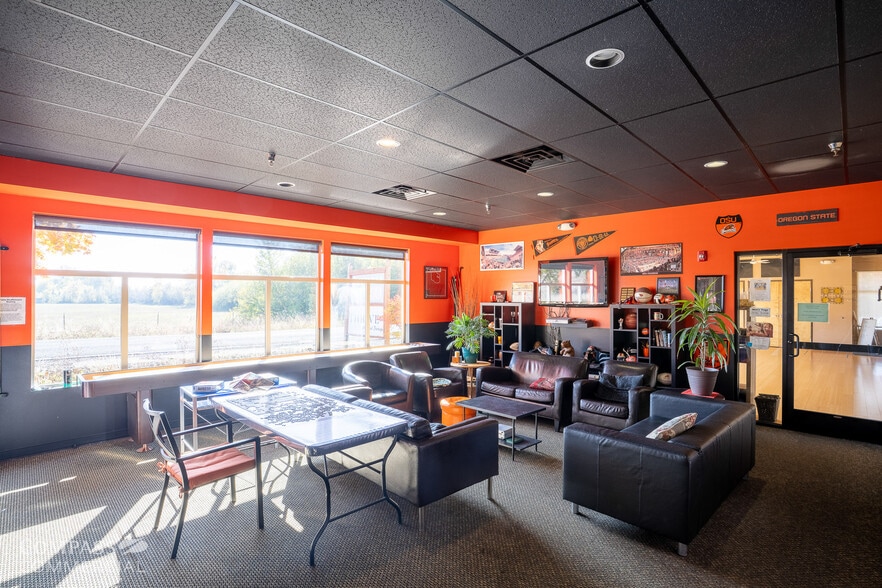 More Photos Of 6735 SW Country Club Dr, Corvallis General Retail For Sale