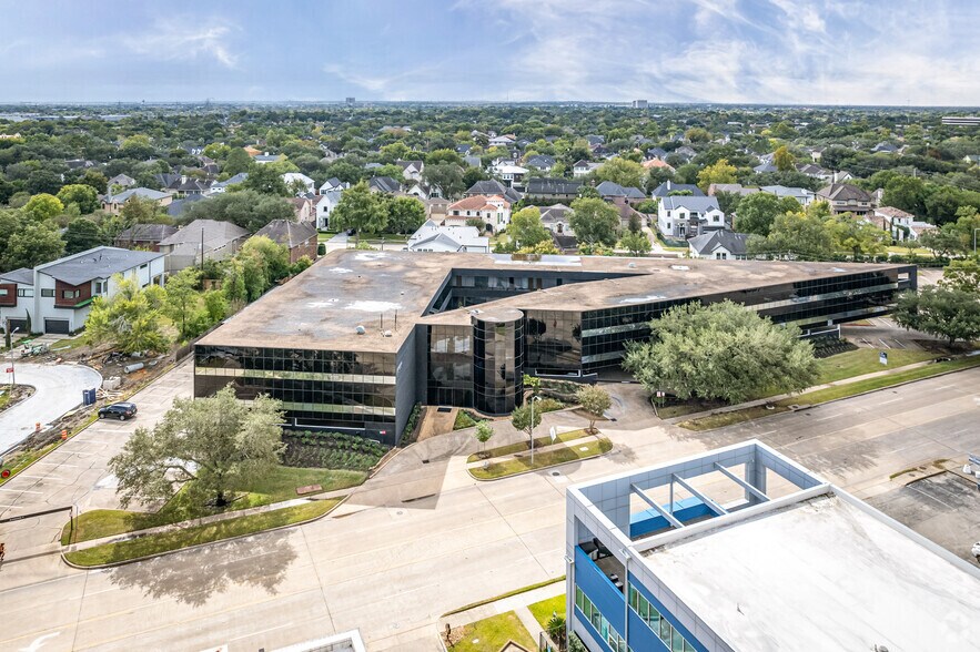 More Photos Of 4545 Bissonnet St, Bellaire Office For Lease