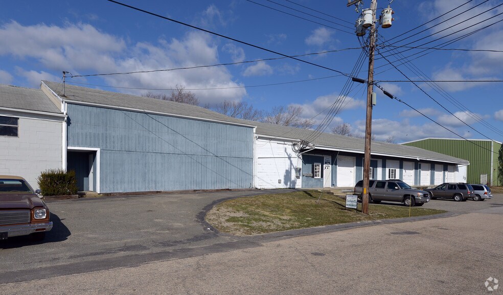 Primary Photo Of 47 Warehouse Rd, Hyannis Warehouse For Lease