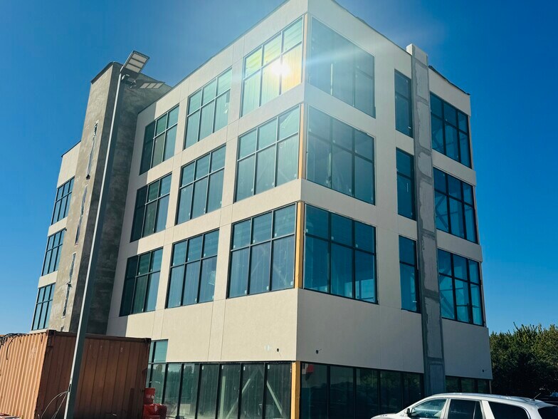 More Photos Of 851 N Central, McKinney Medical For Sale