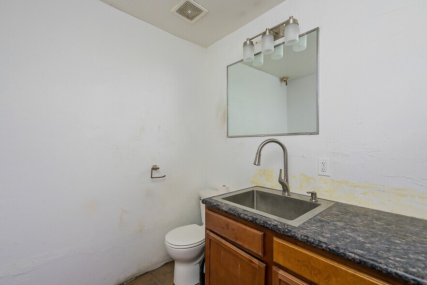 More Photos Of 17230 Cave Creek Rd, Phoenix Storefront For Lease